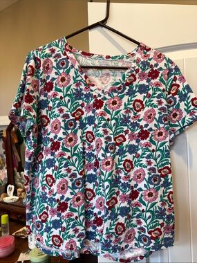 Vineyard Vines White Short-Sleeve V-Neck Top with Pink, Red & Blue Floral Print